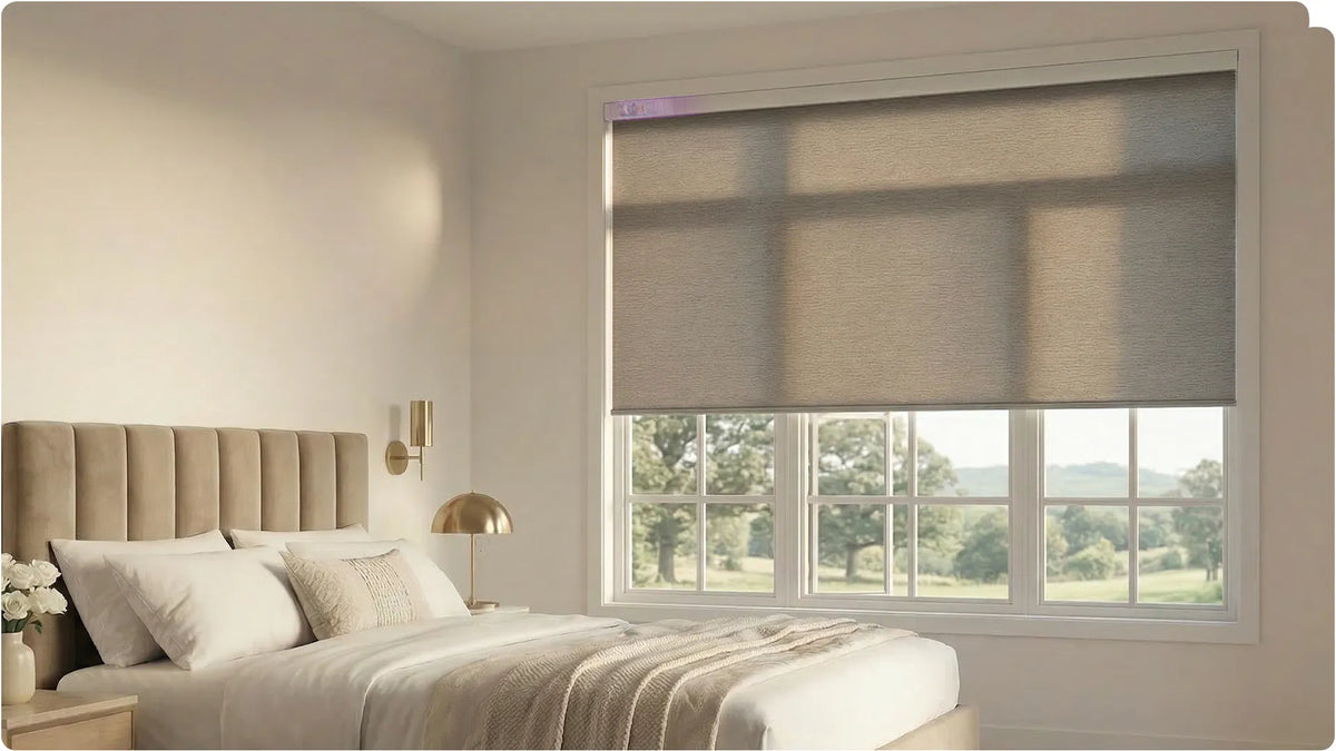 A bedroom scene picture with smart blinds. The article mainly introduces 4 types of power for electric blinds.