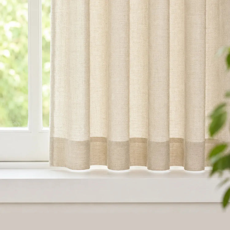 Measures to the window sill; typically used for an inside mount.